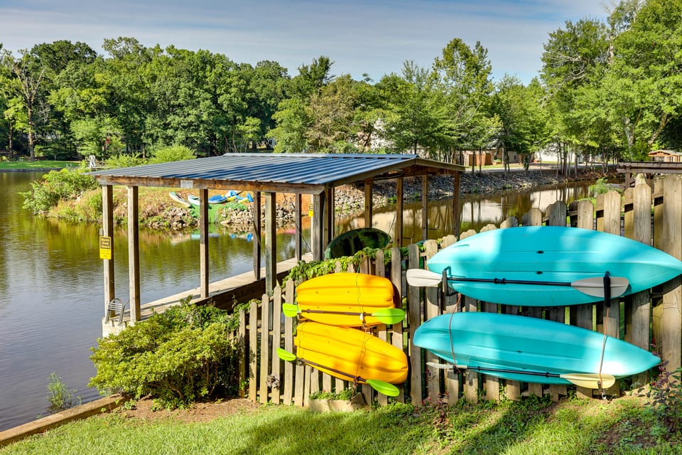 Secluded Lake Hamilton Access: Hot Springs Home Cottage in Garland County