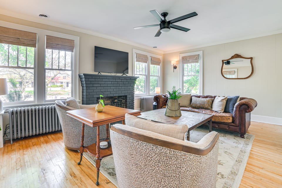 Walk to Dtwn: Cozy Home w/ Fireplace in Charlevoix House in Charlevoix