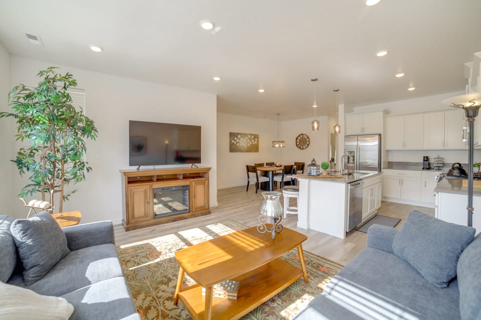 Patio, Park & Peace: 'Skyview Landing' in Eagle! Apartment in Eagle