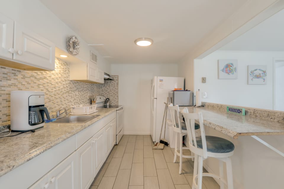Steps to Sand & Boardwalk! Seaside Heights Condo Apartment in Seaside Heights