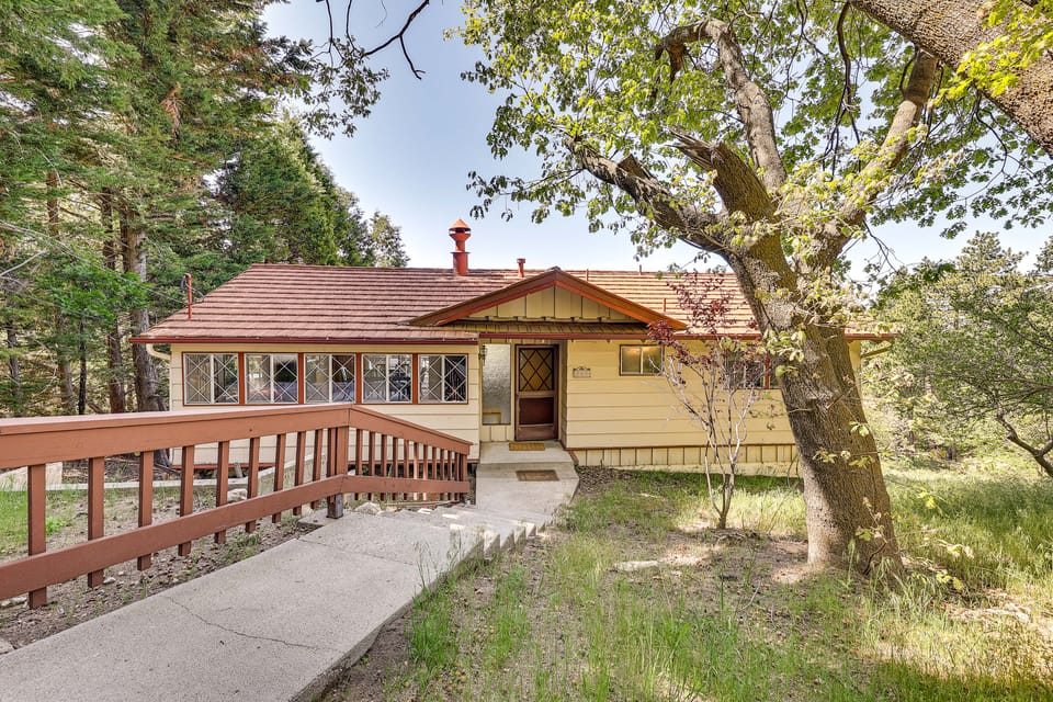 Stunning Views, Game Room: Big Bear Area Mtn Cabin House in Running Springs