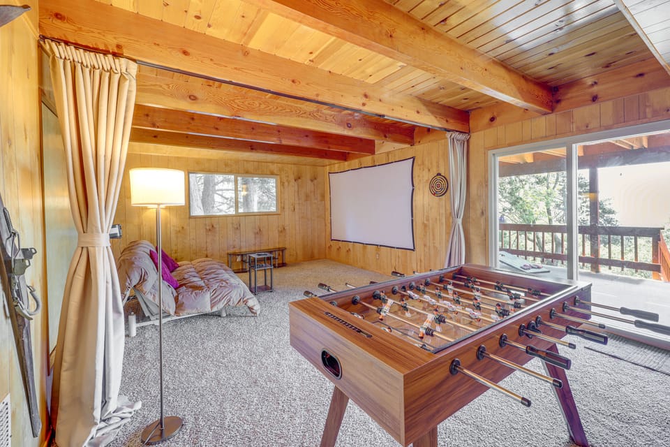 Stunning Views, Game Room: Big Bear Area Mtn Cabin House in Running Springs