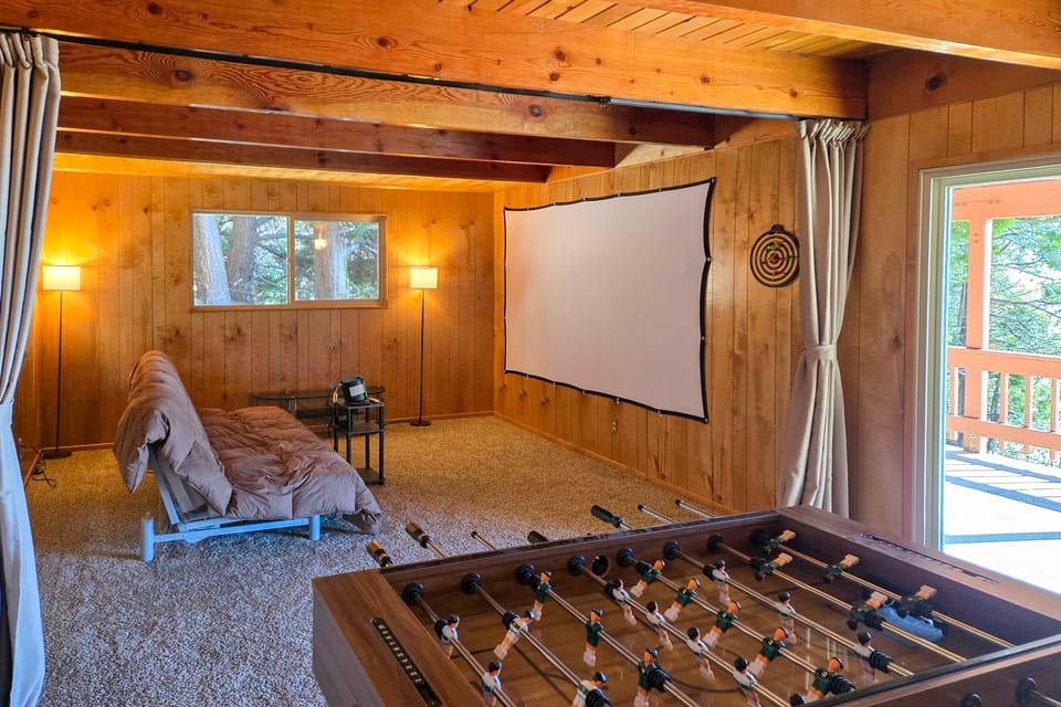 Stunning Views, Game Room: Big Bear Area Mtn Cabin House in Running Springs