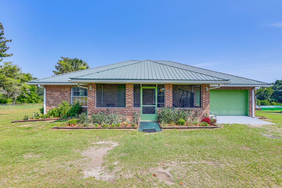 BBQ Ready: Hawthorne Home w/ Screened-In Patio House in Florida