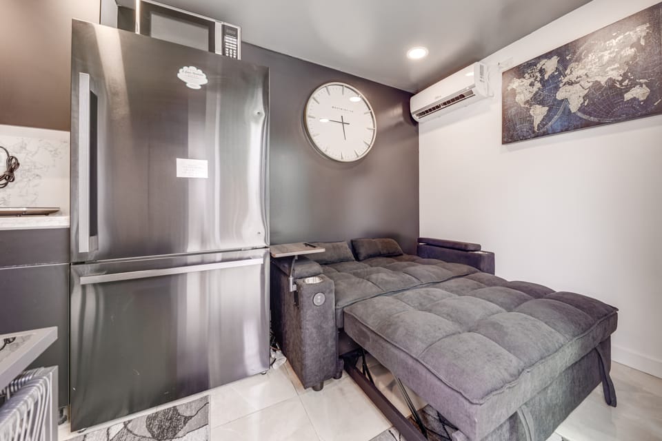 Mod Bungalow w/ Ultra-Private Outdoor Hang Space! Apartment in West Park