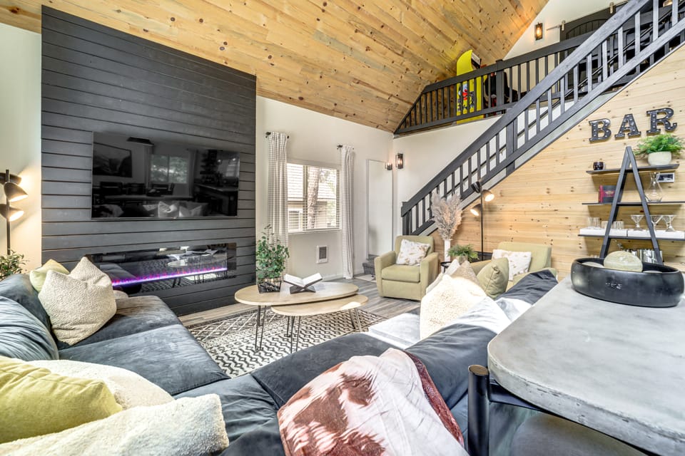 Walk to Trails: Modern Munds Park Mountain Retreat House in Munds Park