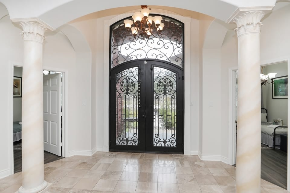 Soccer Fan Ready 8BR Home - IAH/Stadium: Sleeps 17 House in Houston