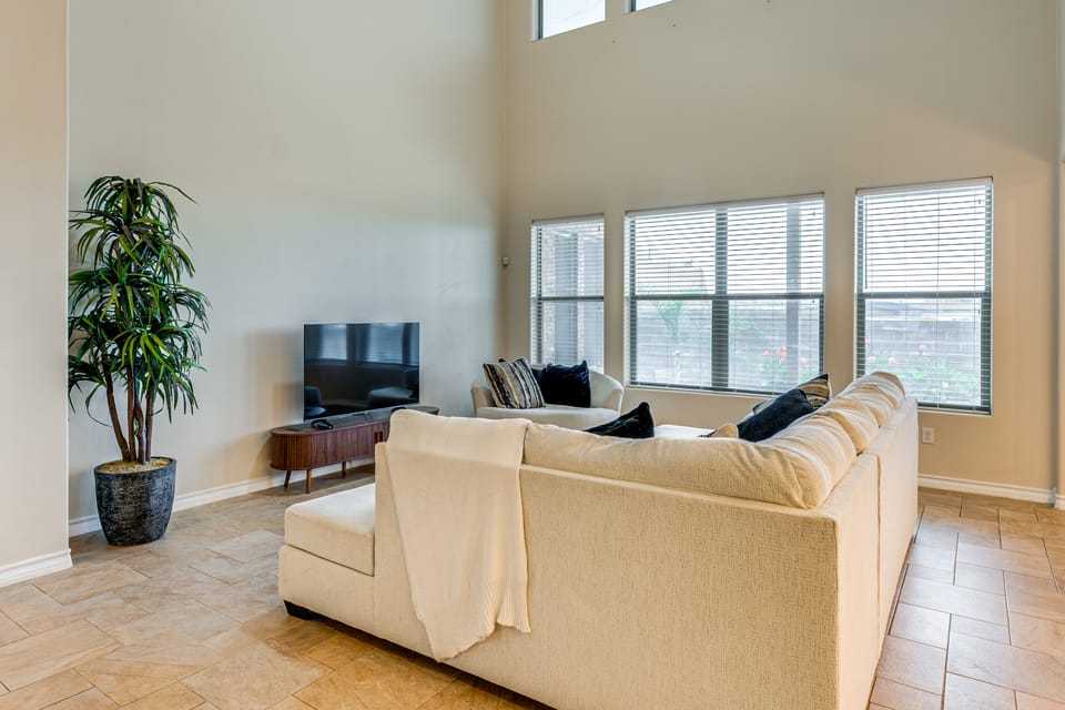 7 Mi to Lake Casa Blanca: Laredo Family Home! House in Laredo