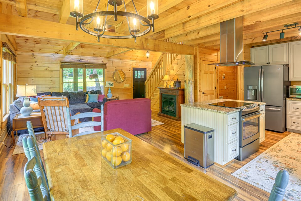 Blue Ridge Mtns Retreat w/ Views, 1 Mi to Parkway! House in Virginia