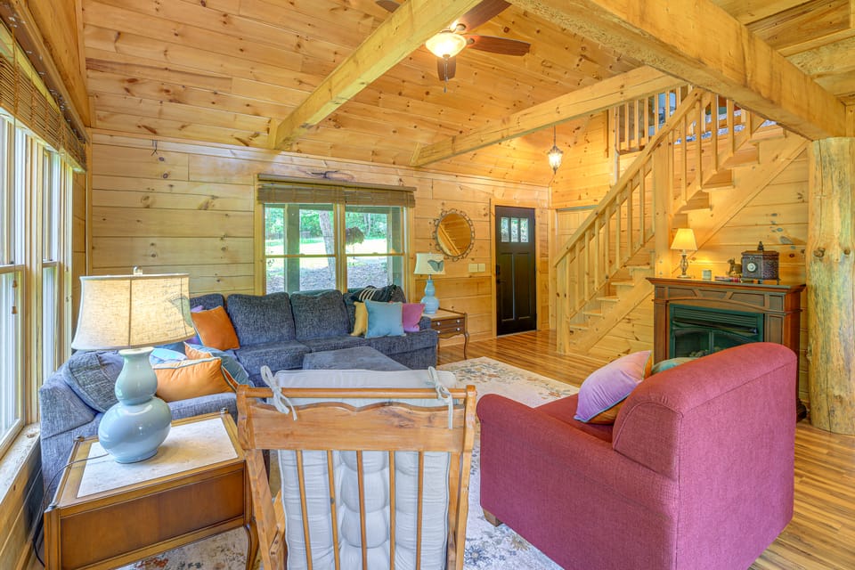 Blue Ridge Mtns Retreat w/ Views, 1 Mi to Parkway! House in Virginia