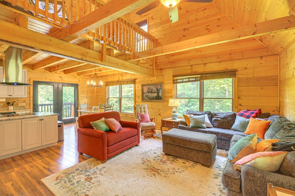 Blue Ridge Mtns Retreat w/ Views, 1 Mi to Parkway! House in Virginia