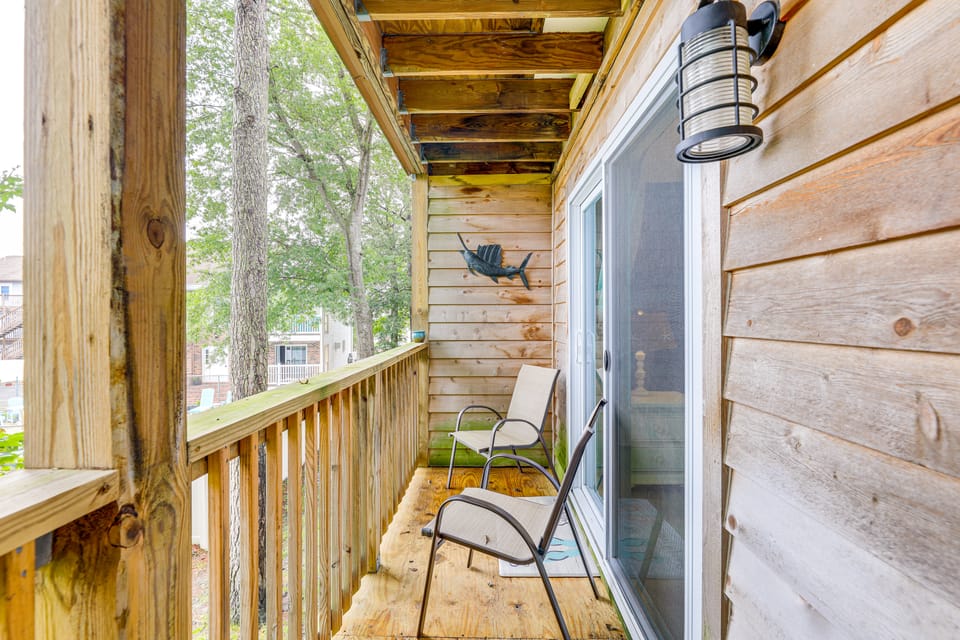 Walk to Beach + Restaurants: Ocean City Getaway Apartment in Ocean City