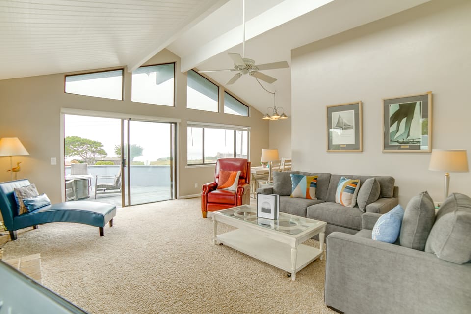 Beach Access & Hot Tub: Coastal Gem in Manchester House in Mendocino County