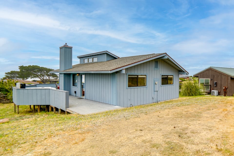 Beach Access & Hot Tub: Coastal Gem in Manchester House in Mendocino County