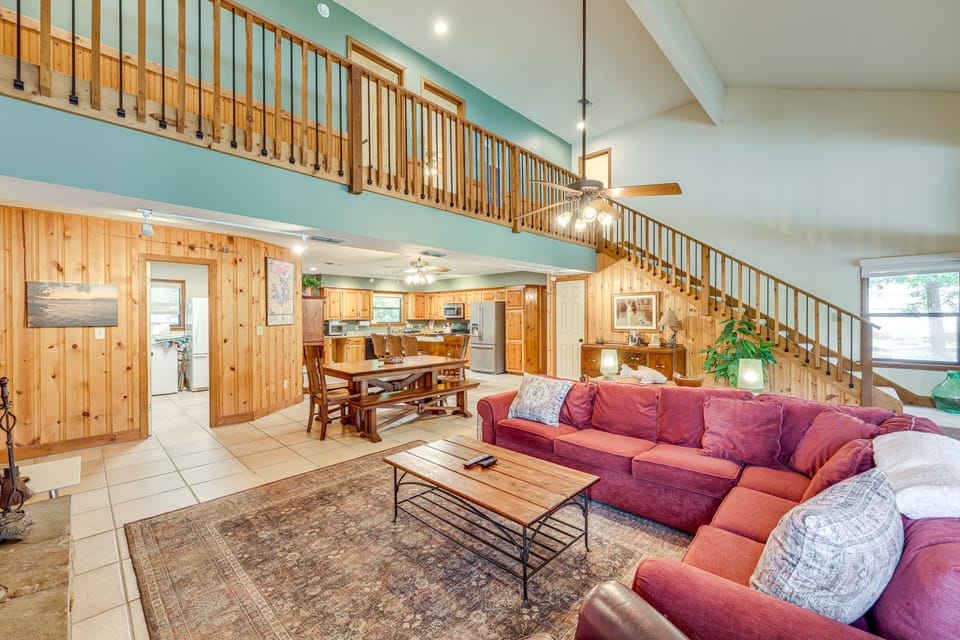 Waterfront Gem on Lake Martin w/ Kayaks & Dock! House in Lake Martin