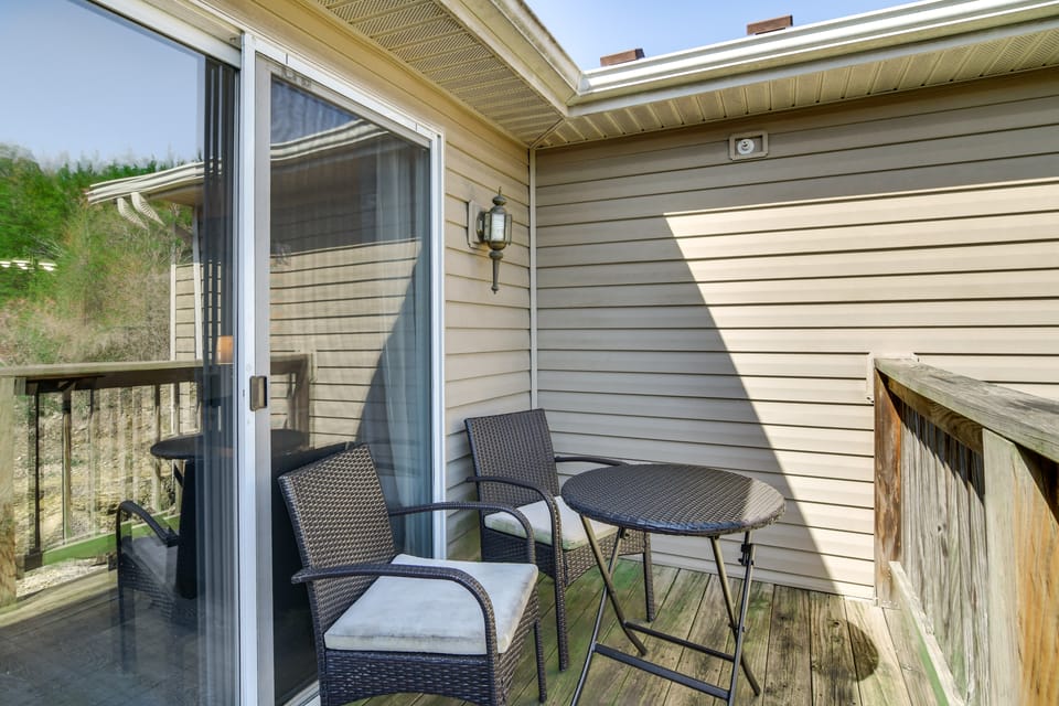 2 Mi to Branson Strip: Family Condo w/ Balcony! Apartment in Branson