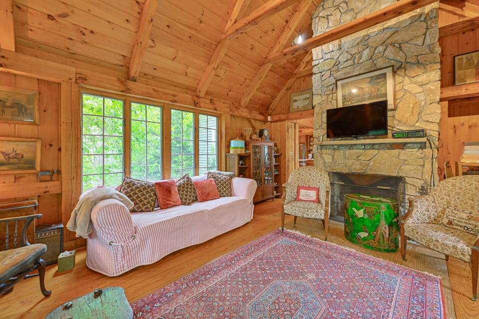 20-Acre Hamptons Nature Escape w/ Hot Tub & Pool House in Amagansett