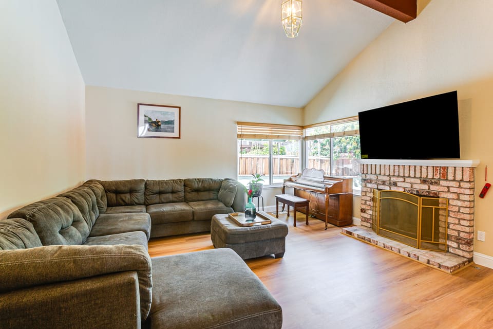 7 Mi to Dtwn San Jose: City-View Family Getaway House in San Jose