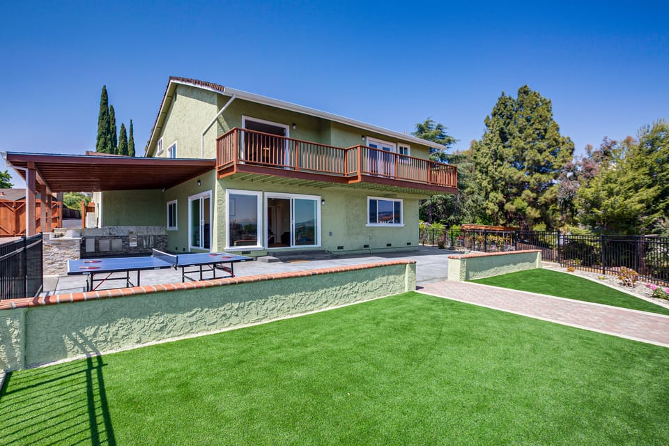 7 Mi to Dtwn San Jose: City-View Family Getaway House in San Jose