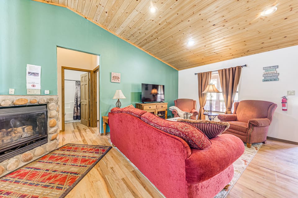 < 2 Mi to Midtown Ruidoso: Forest-View Sanctuary! House in Ruidoso
