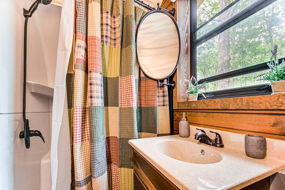 Covered Wagon Vacation Rental in Broken Bow! Apartment in Oklahoma
