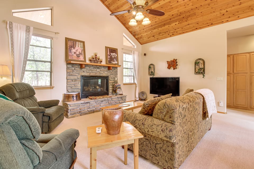 Trail Access On-Site! Pinetop Retreat Near Golf House in Arizona
