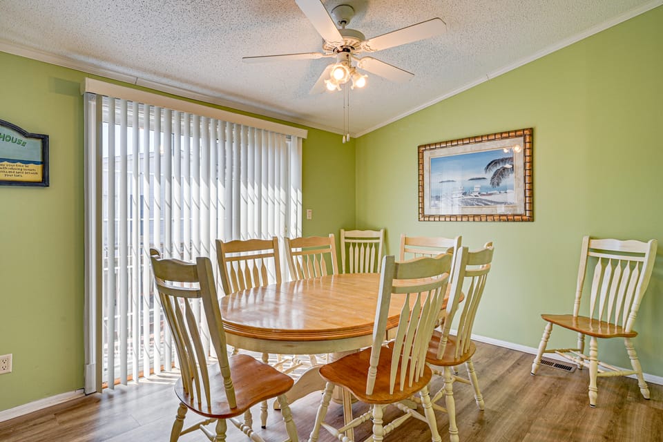 Walk to Surfside Beach: Home w/ Pool Access House in Garden City