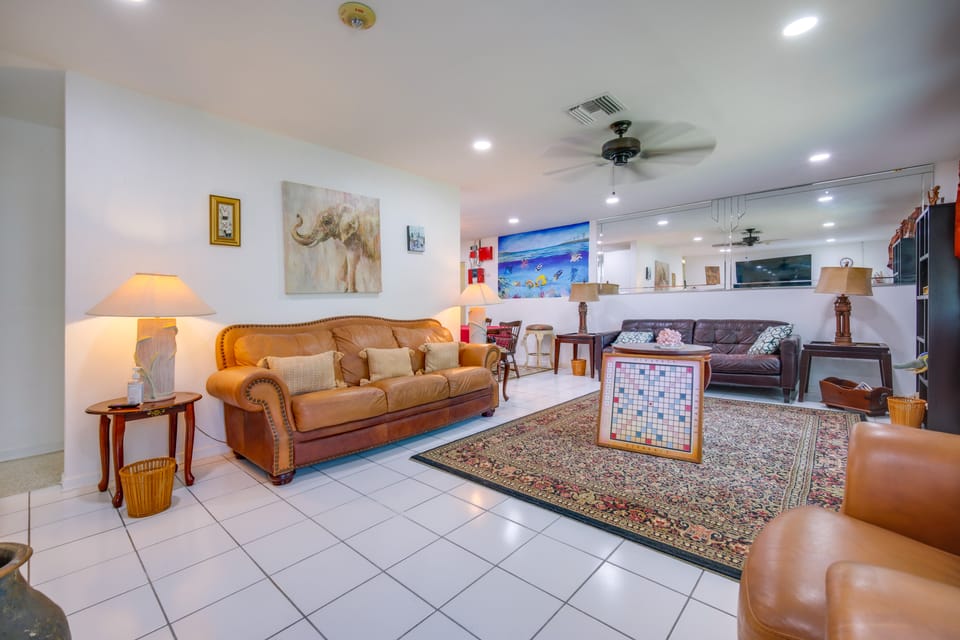 < 3 Mi to Hard Rock Stadium: Miami Home w/ Sunroom House in Miami Gardens