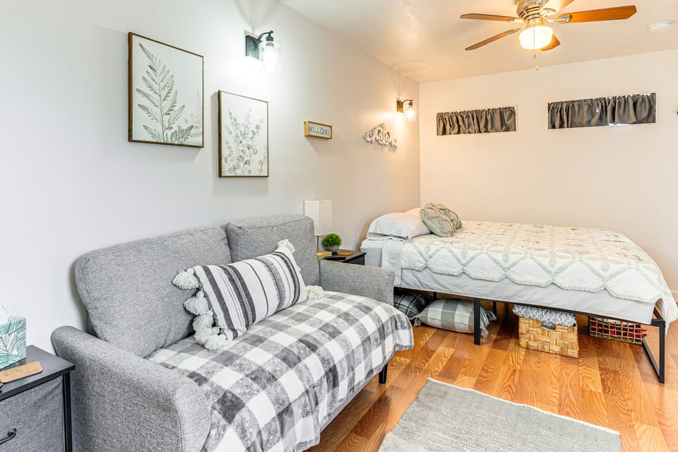 Hike, Fish & More: Cozy Studio w/ Yard in Augusta! Apartment in Idaho