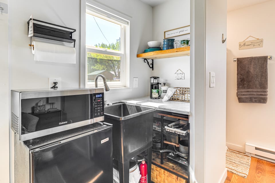 Hike, Fish & More: Cozy Studio w/ Yard in Augusta! Apartment in Idaho