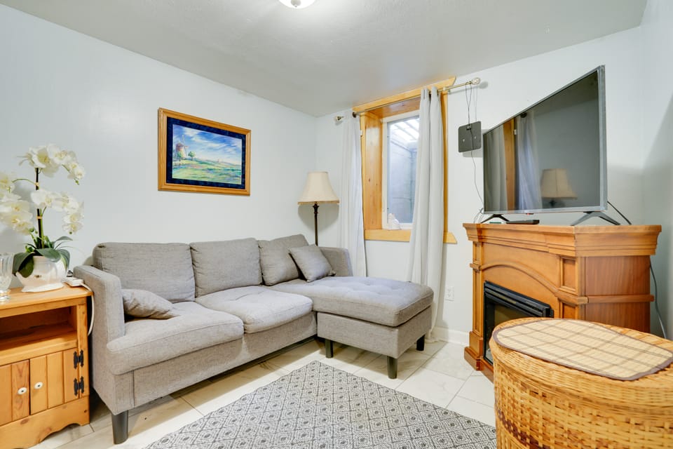 Walk to Lake George: Guest Suite in Oak Grove Apartment in Minnesota