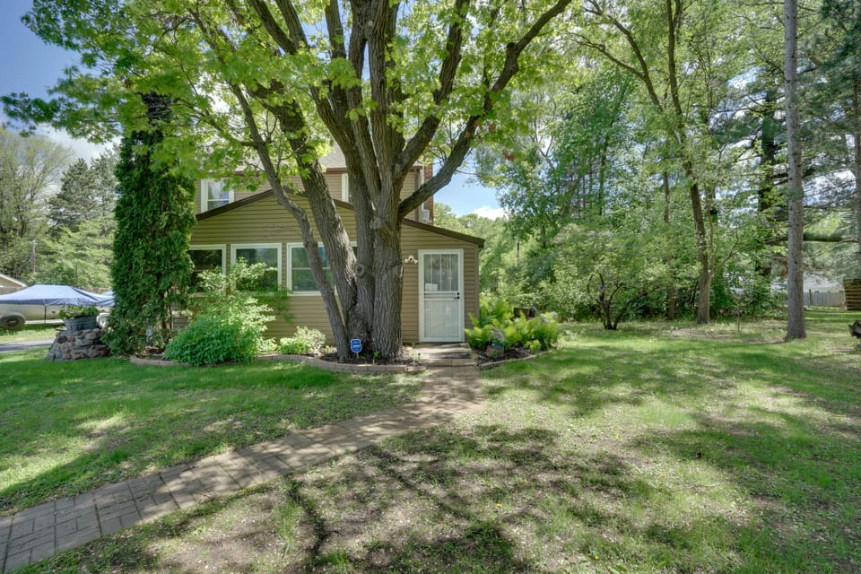 Walk to Lake George: Guest Suite in Oak Grove Apartment in Minnesota