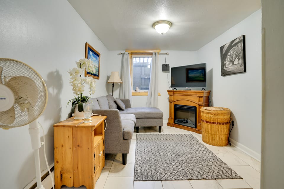 Walk to Lake George: Guest Suite in Oak Grove Apartment in Minnesota