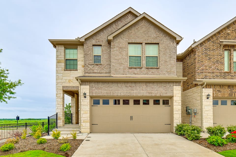 12 Mi to Dtwn McKinney: Modern Gem w/ Patio & Yard Apartment in Anna