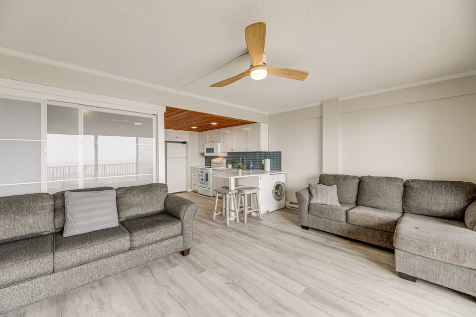 Pool & Beach Access: Waterfront Ocean City Condo Apartment in Ocean City