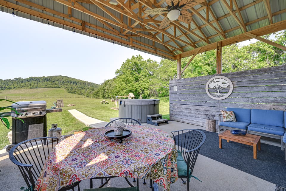 Near Dtwn Somerset: Tranquil Getaway w/ Fire Pit House in Lake Cumberland