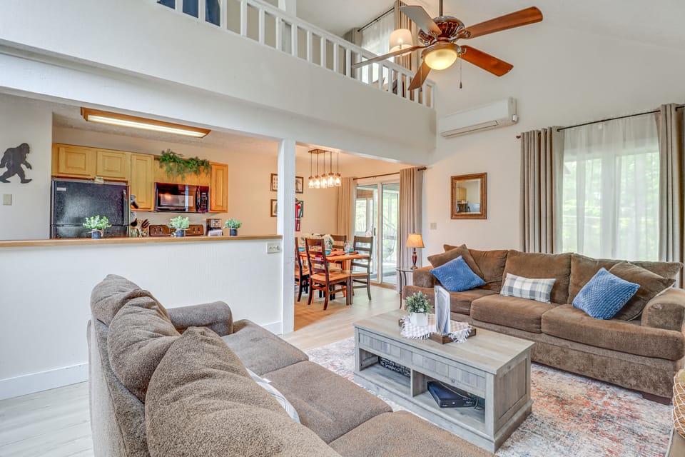 Steps to Jack Frost Ski Resort: Townhome w/ Decks Apartment in Kidder Township
