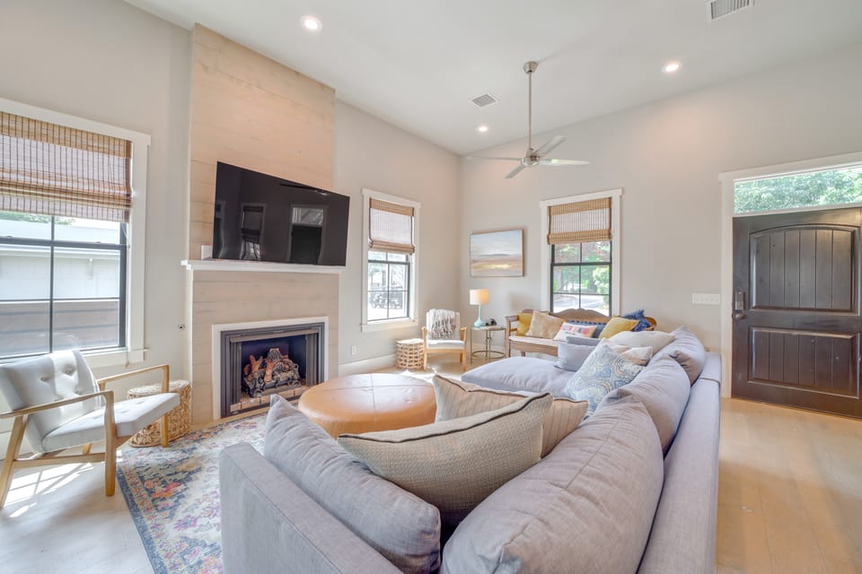 Walk to Lake: Home w/ Community Perks in Canadian! House in Longtown