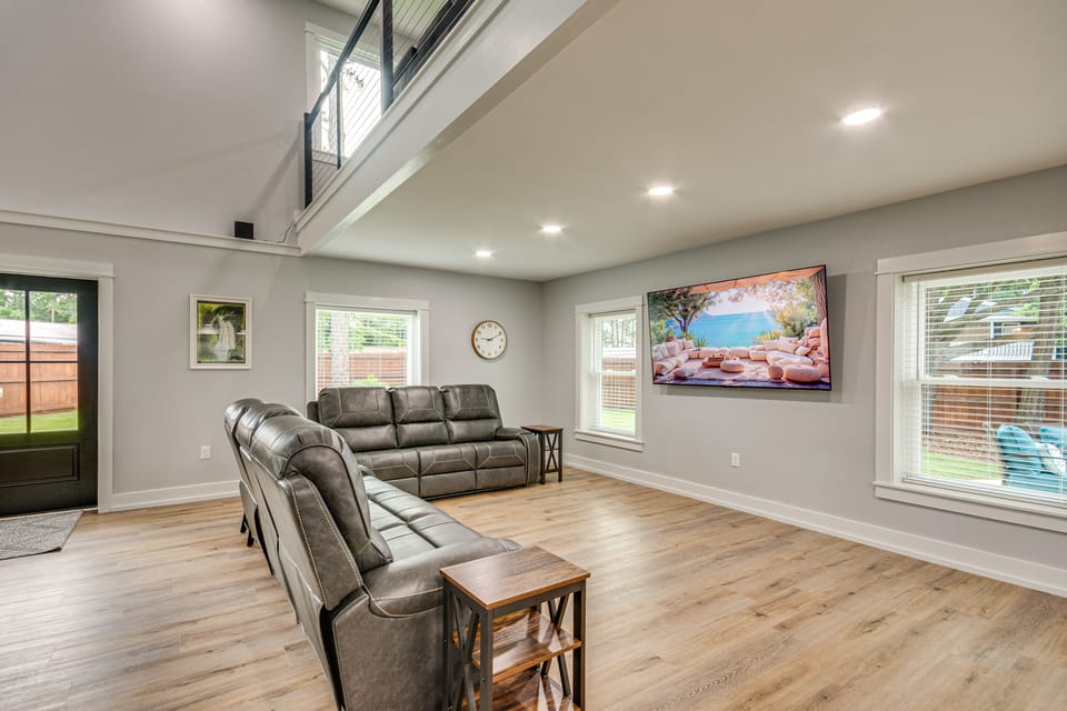 3 Mi to Navarre Beach: Home w/ Furnished Patio House in Alabama