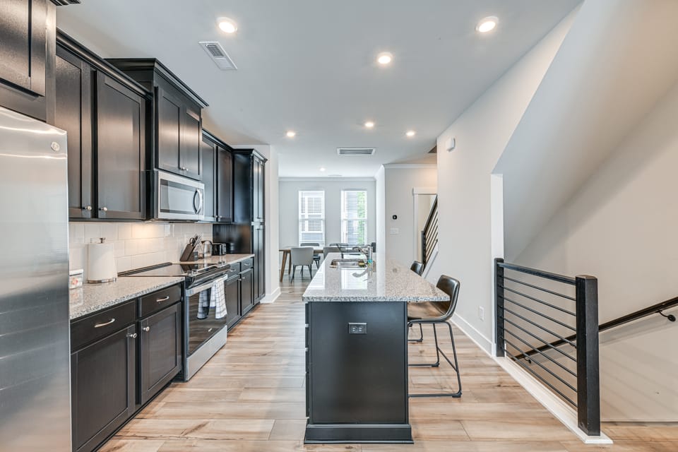 Walk to Music Factory: Townhome w/ Rooftop Deck! Apartment in Charlotte