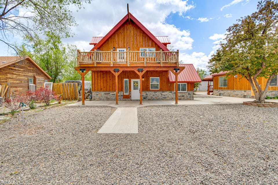 Family Home w/ Mountain Views in Circleville! House in Utah