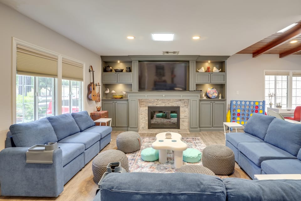 2 Mi to Cal State Long Beach: Bungalow w/ Hot Tub! House in Long Beach