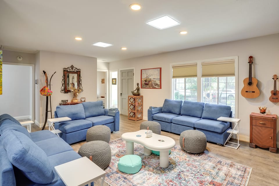 2 Mi to Cal State Long Beach: Bungalow w/ Hot Tub! House in Long Beach