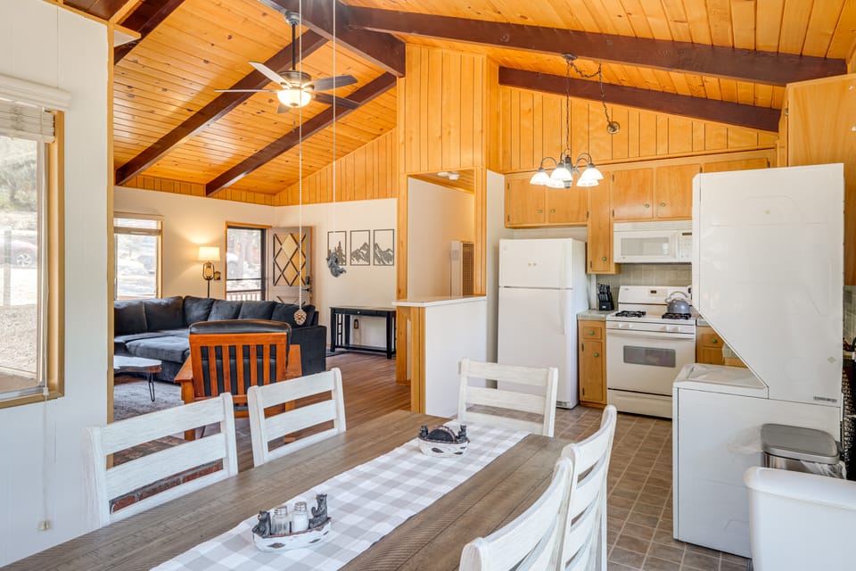 Mountain-View Haven w/ Deck in Pine Mountain Club House in Pine Mountain Club