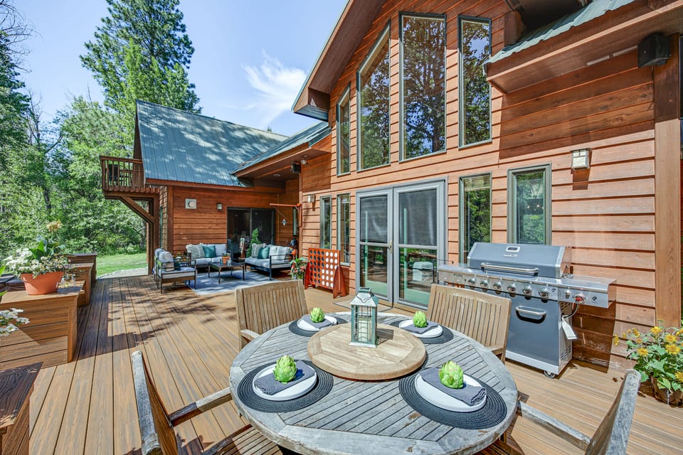 River Lover's Paradise! Luxe Cabin on the Naches House in Kittitas County