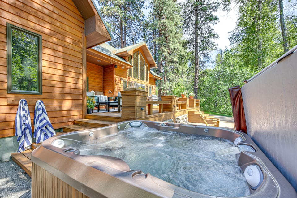 River Lover's Paradise! Luxe Cabin on the Naches House in Kittitas County