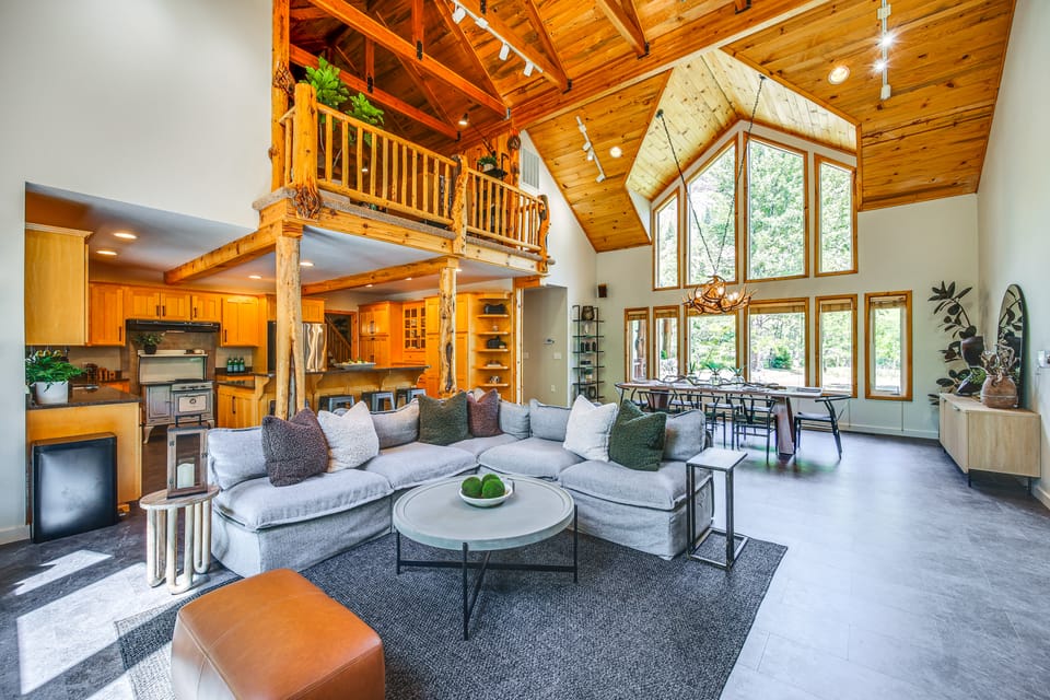 River Lover's Paradise! Luxe Cabin on the Naches House in Kittitas County