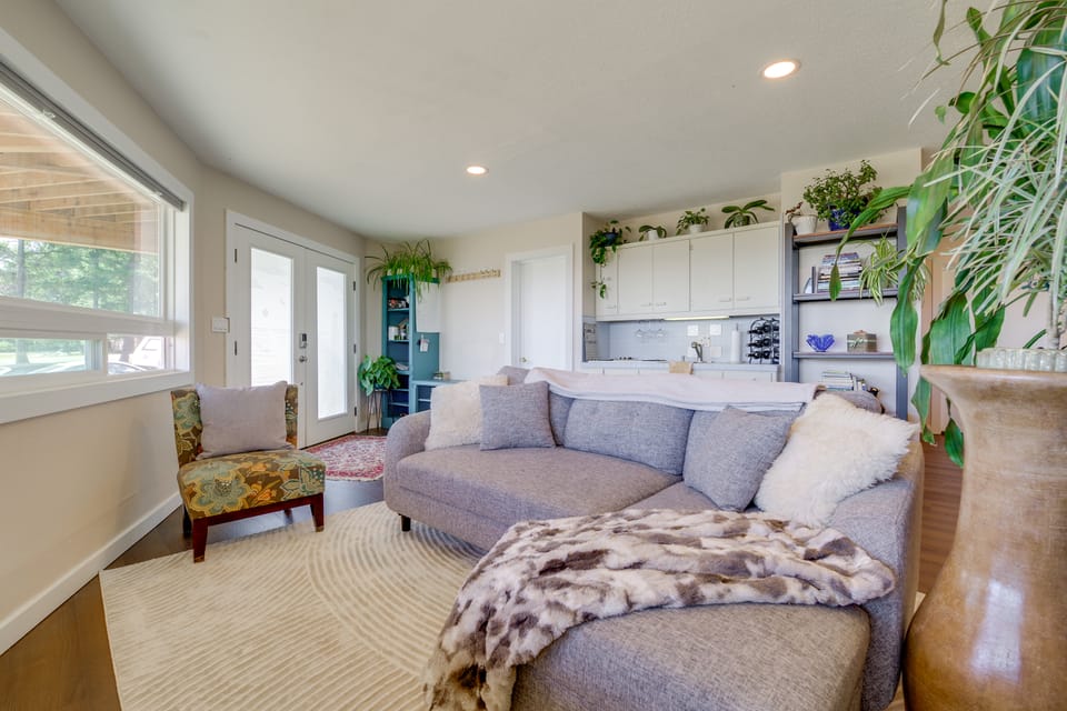 Spacious Deck w/ Ocean View: Puget Sound Gem! House in Whidbey Island