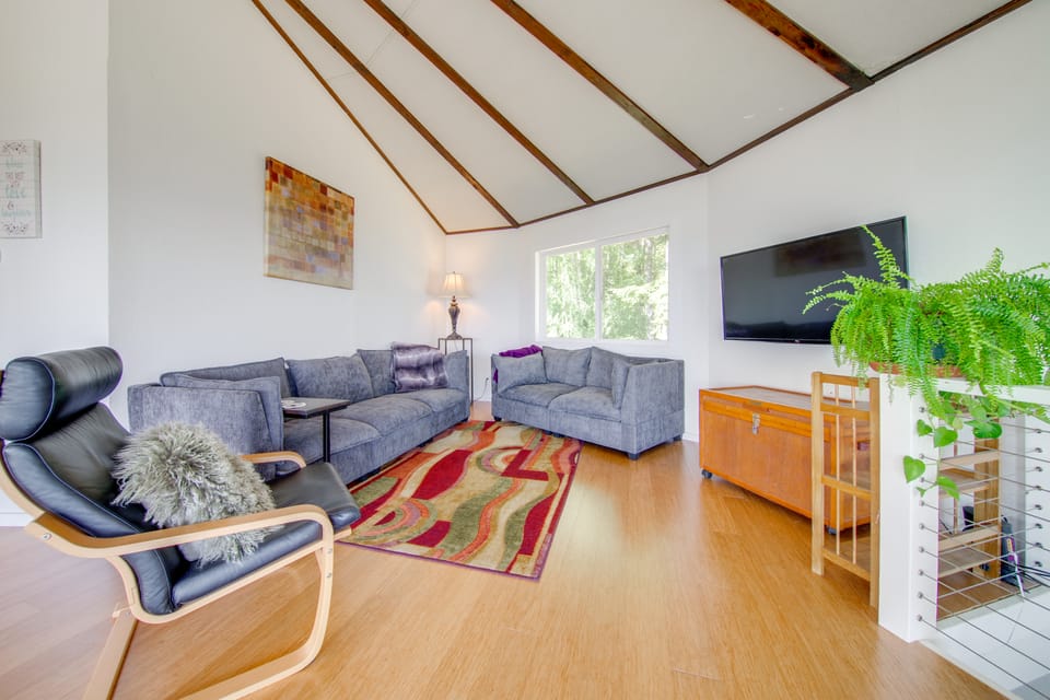 Spacious Deck w/ Ocean View: Puget Sound Gem! House in Whidbey Island