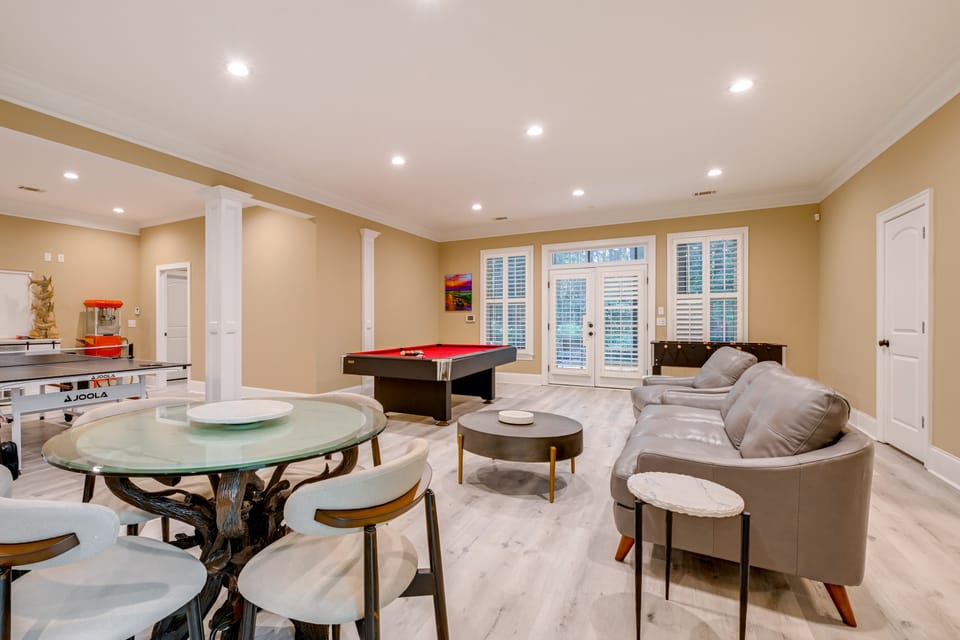 7 Mi to Lake Norman Access! Luxe Gem w/ Game Room Apartment in Lake Norman